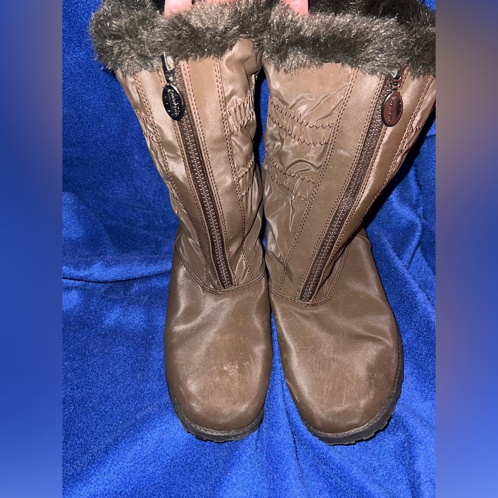 Snowland weatherproof brown boots Size 8.5.